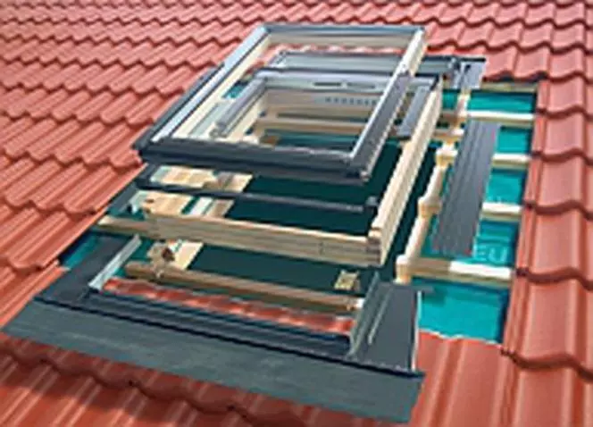 przekrój elementów potrzebnych do montażu okna dachowego