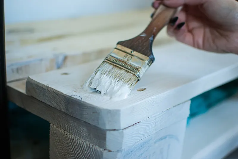 biała farba, malowanie mebli drewnianych na biało, jak malować drewniane meble na biało, width=