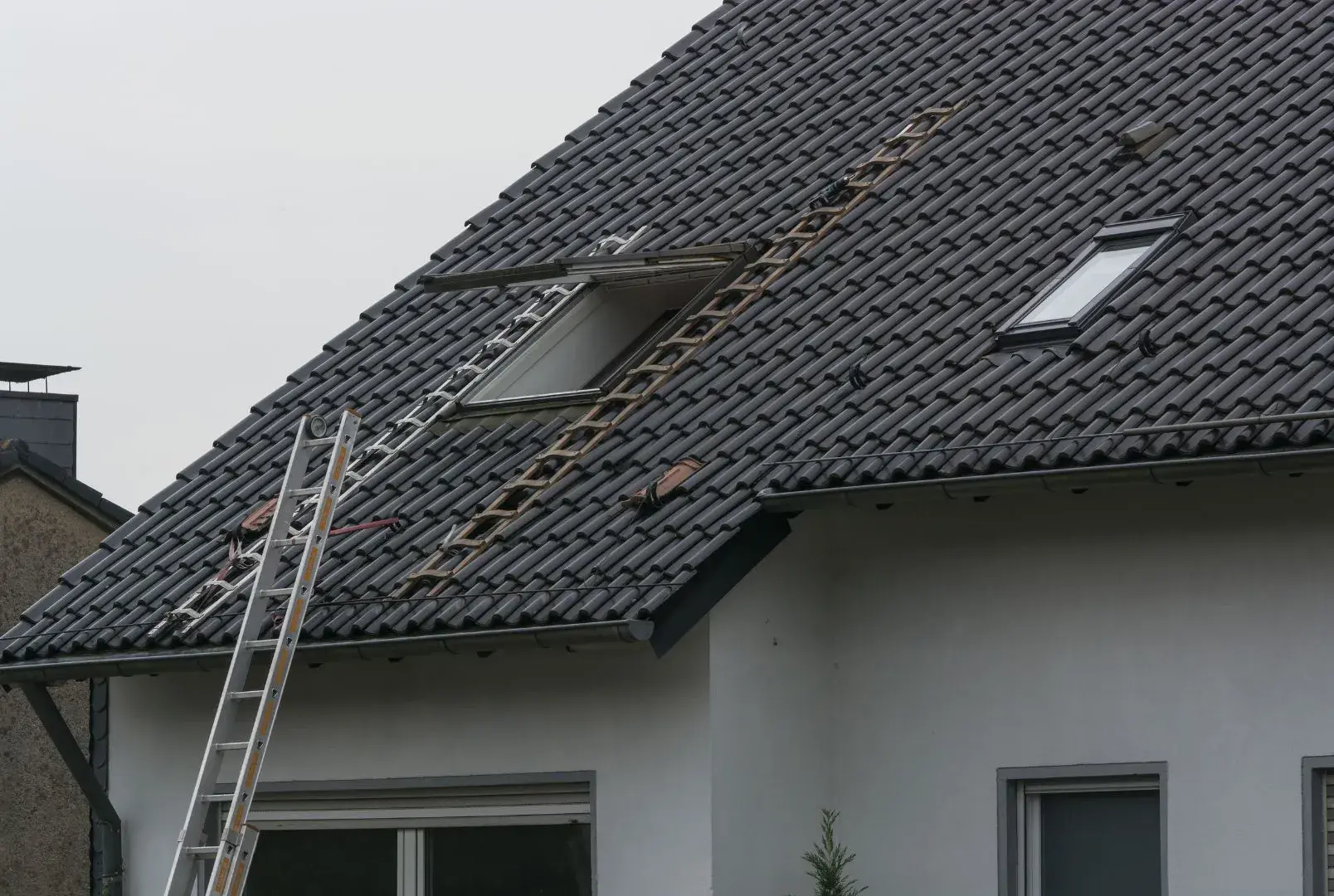 nowe czarne okna velux