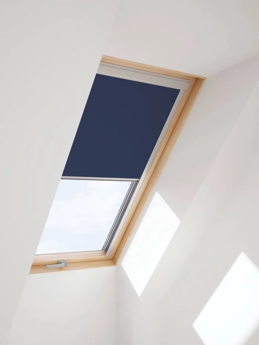 Roleta do okna dachowego ROOFLITE+ DUA S6A 4232 VL zaciemniająca ciemno turkusowa 114x118