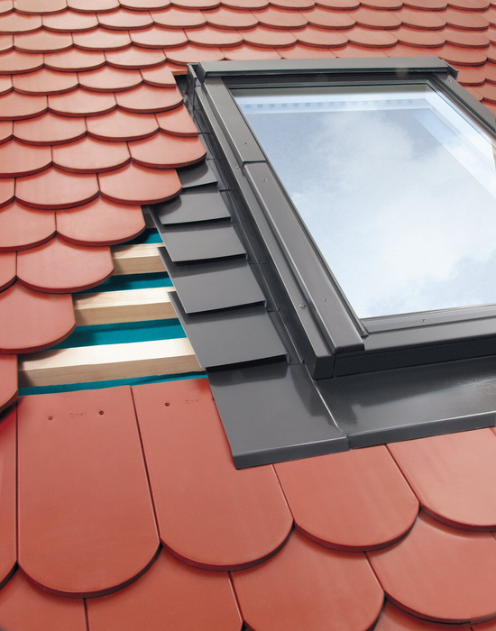 Kołnierz do okna dachowego Fakro EGV RAL 7022 94x140 do pokryć łuskowych