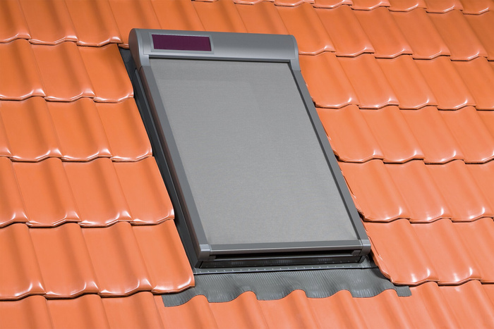 Markiza zewnętrzna do okna dachowego Fakro AMZ SOL/092 RAL 7022 114x140 solarna