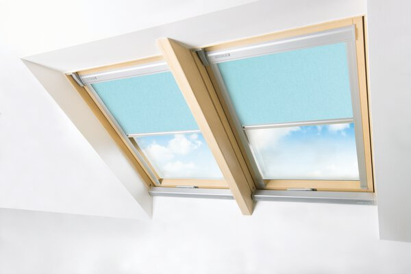 Roleta wewnętrzna do okna dachowego Fakro ARP WIFI/220 55x98 rozpraszająca elektryczna