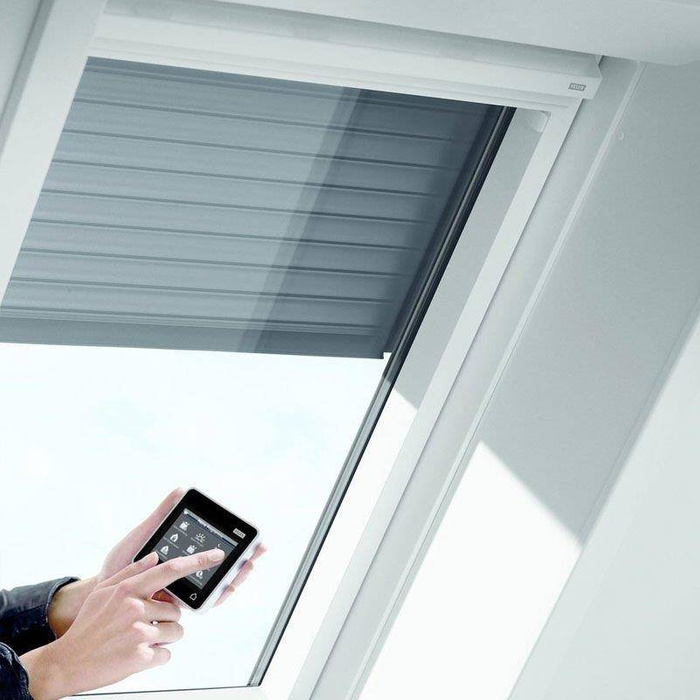 Roleta zewnętrzna do okna dachowego Velux SML FK06 0100S 66x118 elektryczna