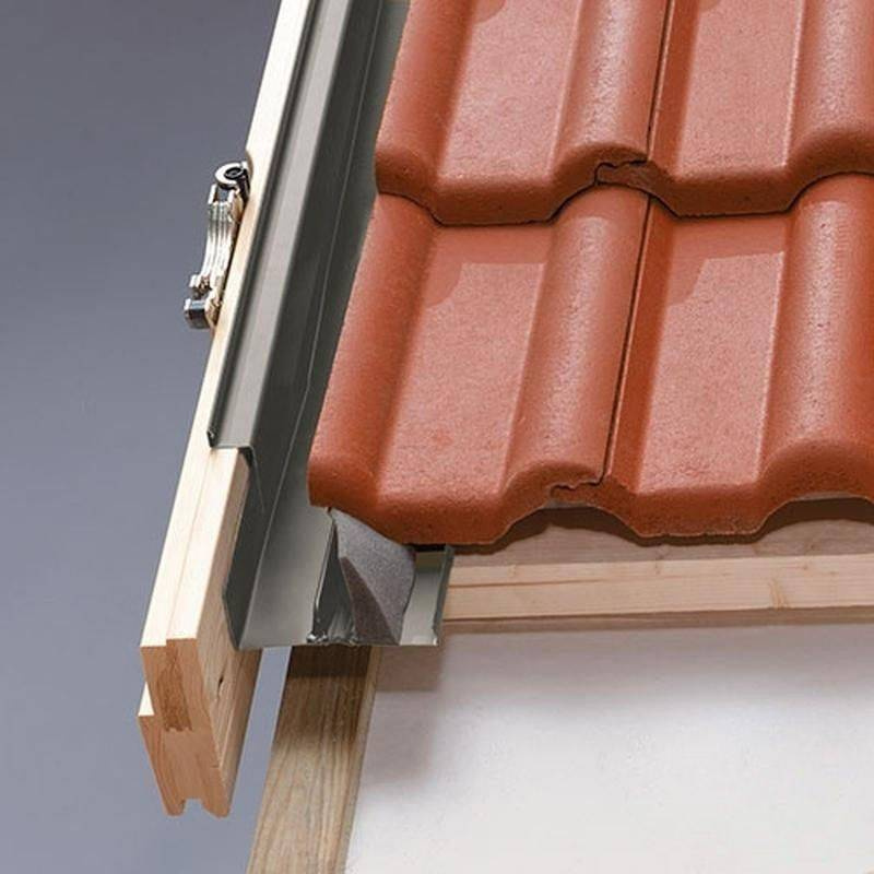 Zestaw okno dachowe VELUX GLU MK08 0061B 3-szybowe + kołnierz EDW 0000 falisty 78x140