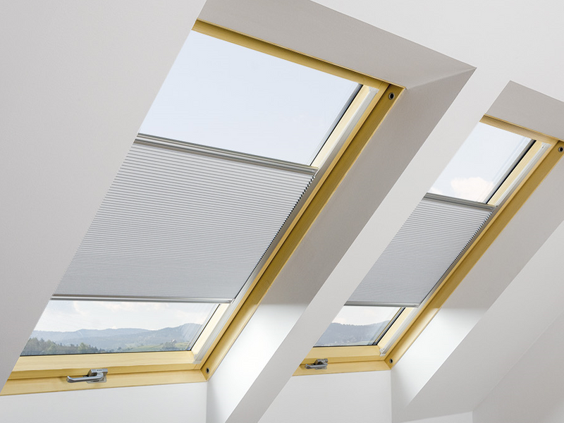 Roleta wewnętrzna do okna dachowego Fakro APF/602 114x118 zaciemniająca plisowana manualna