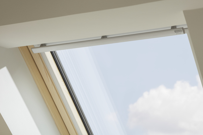 Okno dachowe Velux GLL MK06 1561 78x118 3-szybowe drewniane czarne