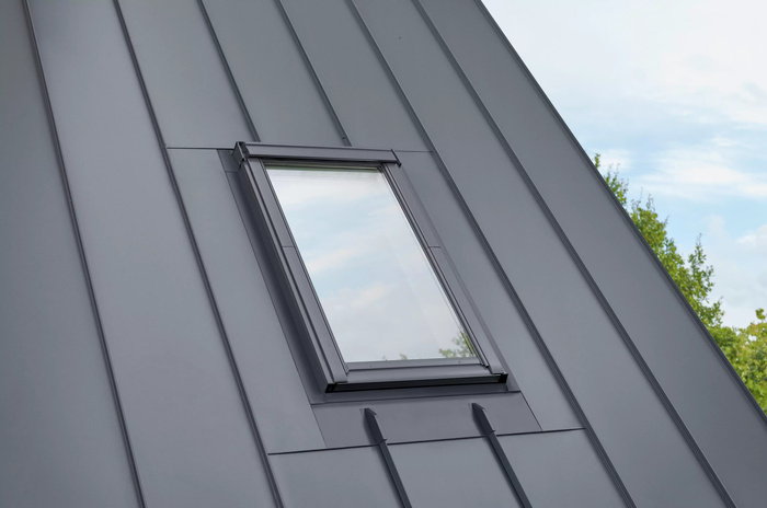 Kołnierz z BFX do okna dachowego Velux EDQ PK06 1000L RAL 7043 94x118 do blachy na rąbek