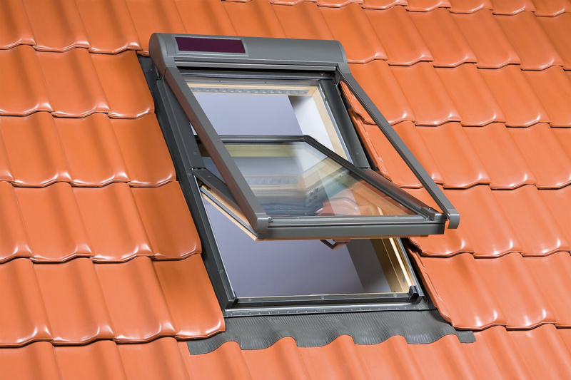 Markiza zewnętrzna do okna dachowego Fakro AMZ SOL/090 RAL 7022 94x180 solarna