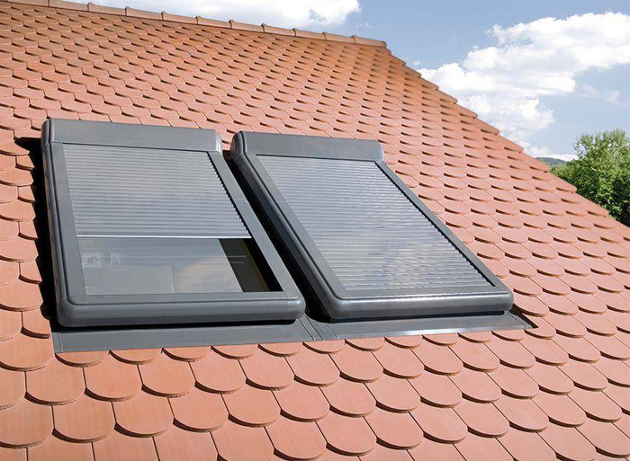 Roleta zewnętrzna do okna dachowego Fakro ARZ Z-W/102 134x98 elektryczna