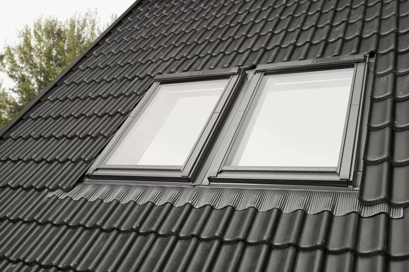 Kołnierz do okna dachowego Velux EKW MK06 2021M RAL 7043 78x118 kombi do pokryć wysokoprofilowanych