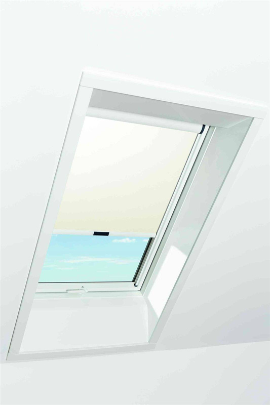 Roleta na okno dachowe ROTO dzienna ZRE R4/R7 09/14 94x140 Exclusiv manualna 1-R02 jasnobeżowa profil aluminium