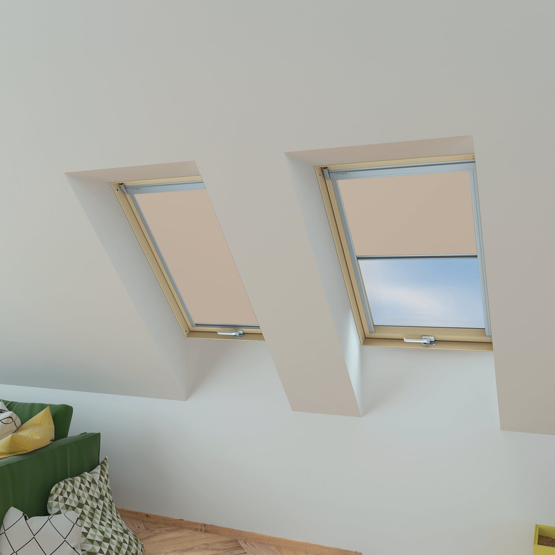 Roleta wewnętrzna do okna dachowego Fakro ARP Z-W/240 66x140 rozpraszająca elektryczna