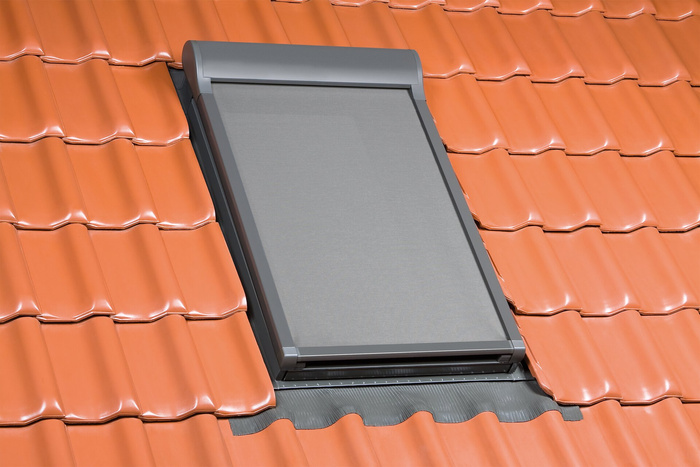 Markiza zewnętrzna do okna dachowego Fakro AMZ EL.230 092 RAL 9005 94x118 elektryczna