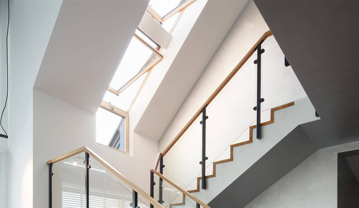 Okno dachowe ROTO Designo R79 K Standard PVC 54x118 3-szybowe