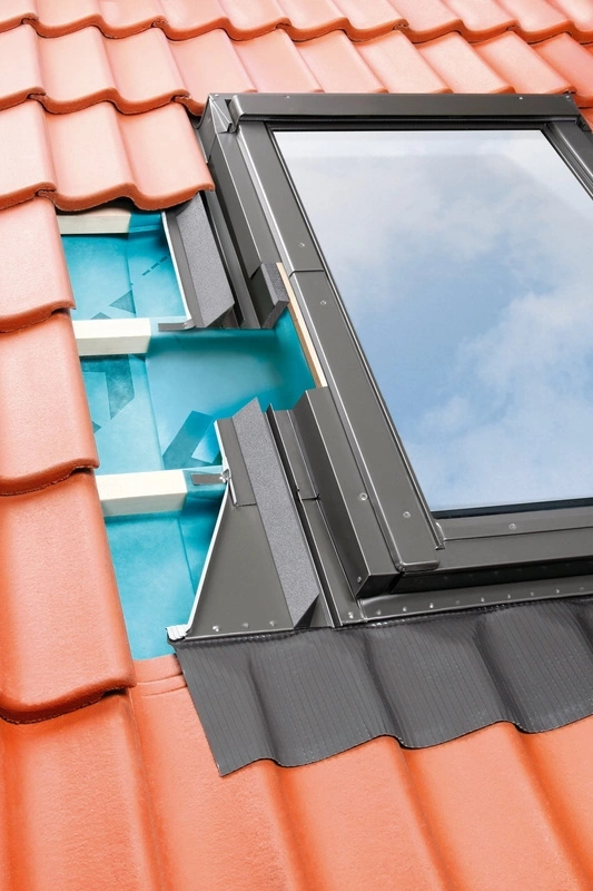 Zestaw okno dachowe FAKRO PTP-V U41 GBMX 78X118 3-szybowe + kołnierz EHV-AT RAL 7022