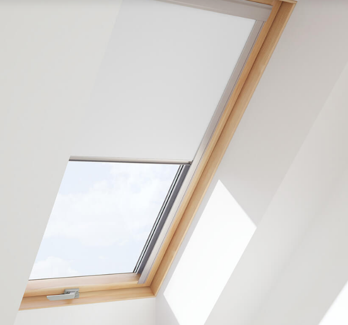 Roleta do okna dachowego ROOFLITE+ DUA P6A 4208 VL zaciemniająca biała 94x118