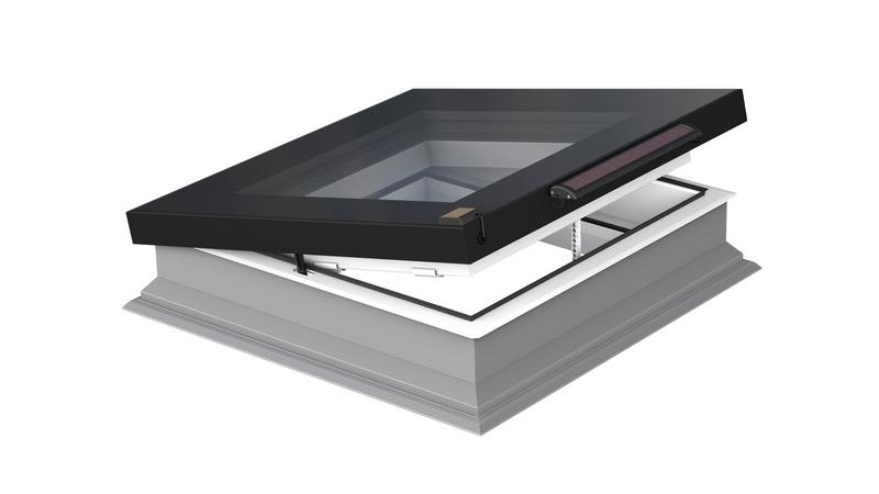 Okno do dachu płaskiego Fakro DEF DU6 Solar 80x80 3-szybowe