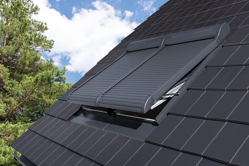 Roleta zewnętrzna do okna dachowego Fakro ARZ Komfort Solar 107 78x140 solarna