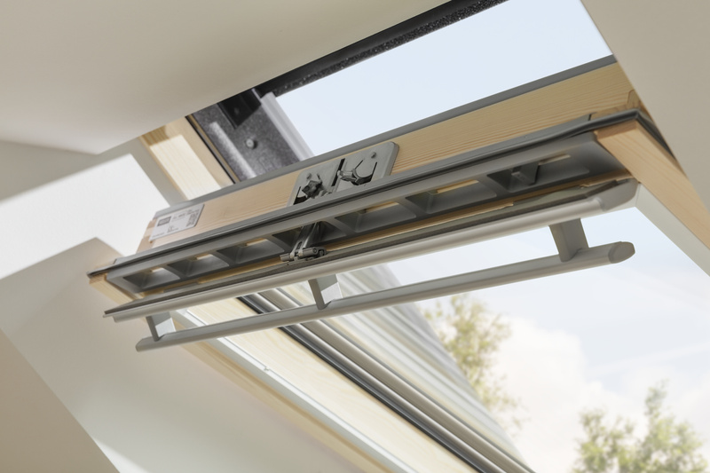 Okno dachowe Velux GLL FK06 1561 66x118 3-szybowe drewniane czarne
