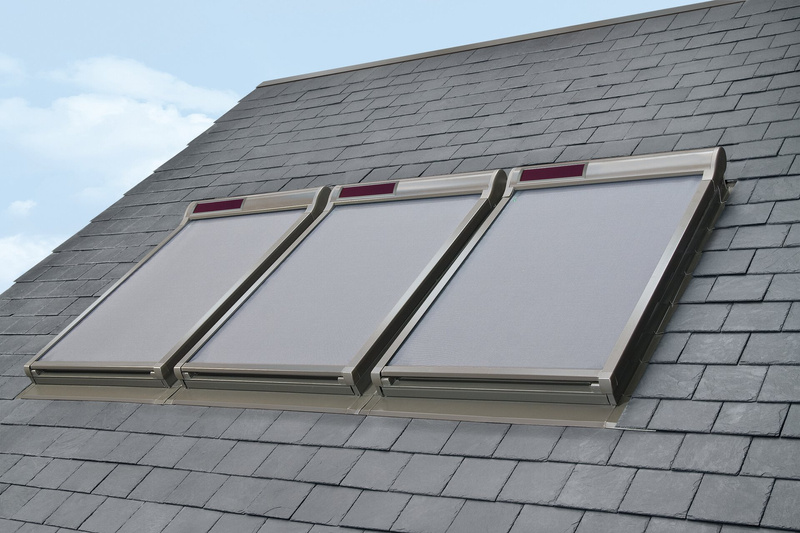 Markiza zewnętrzna do okna dachowego Fakro AMZ SOL/089 RAL 7022 134x118 solarna