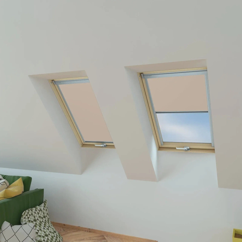 Roleta wewnętrzna do okna dachowego Fakro ARP Z-W/240 94x118 rozpraszająca elektryczna