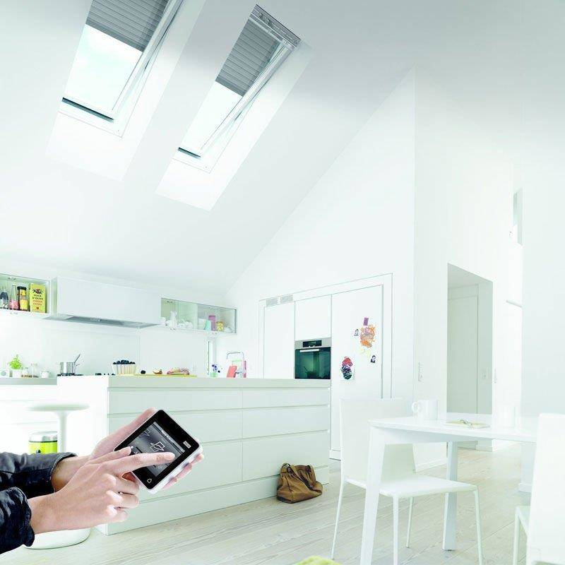 Roleta zewnętrzna do okna dachowego Velux SML FK06 0100S 66x118 elektryczna