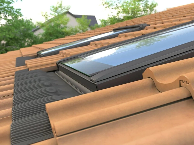 Okno dachowe Velux GBL SK01 2015 114x70 3-szybowe drewniane do niskiego kąta nachylenia dachy
