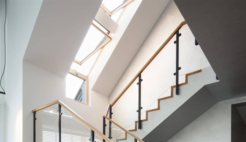 Okno dachowe ROTO Designo R79 K Standard PVC 74x118 3-szybowe