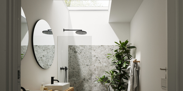 Okno do dachu płaskiego Velux CVU 060060 0225Q 60x60 3-szybowe otwierane elektryczne