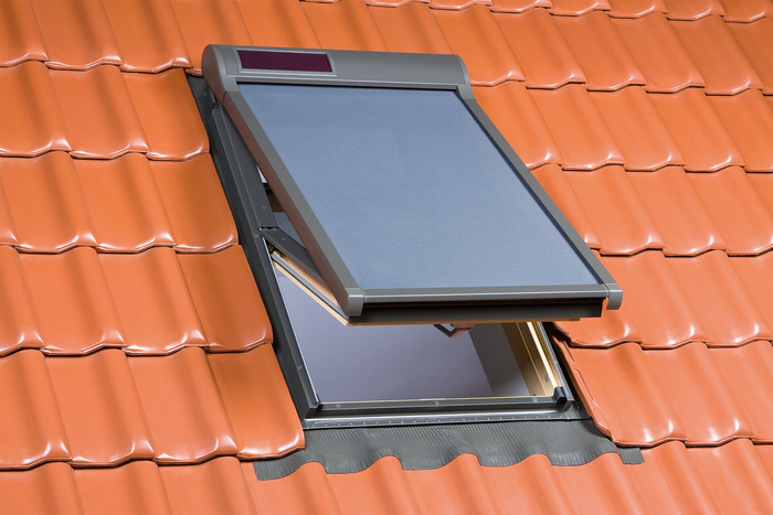 Markiza zewnętrzna do okna dachowego Fakro AMZ SOL/090 RAL 7022 134x98 solarna