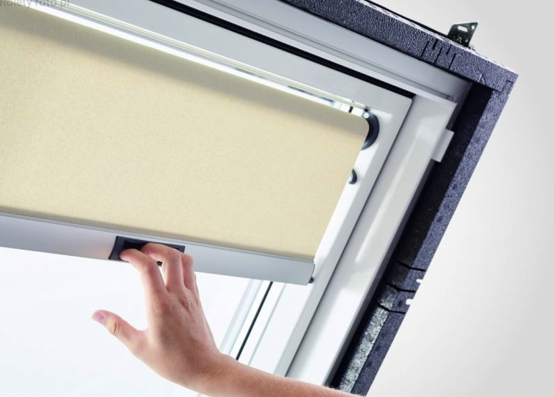 Roleta na okno dachowe ROTO dzienna ZRS R4/R7 54x78 Standard manualna 1-R01 biała