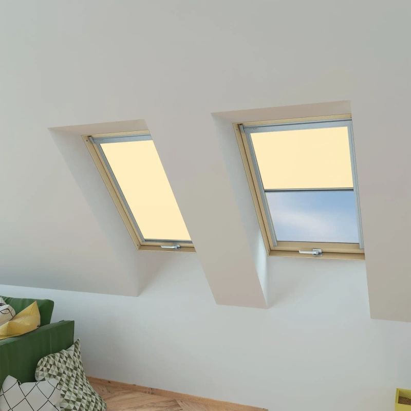 Roleta wewnętrzna do okna dachowego Fakro ARP Z-W/203 94x118 rozpraszająca elektryczna