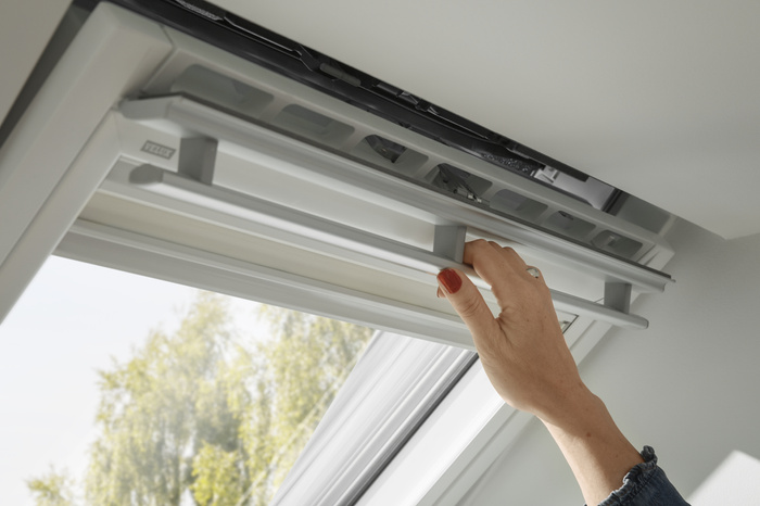Okno dachowe Velux GLU MK10 0061 RAL 7043 78x160 3-szybowe drewniano-poliuretanowe