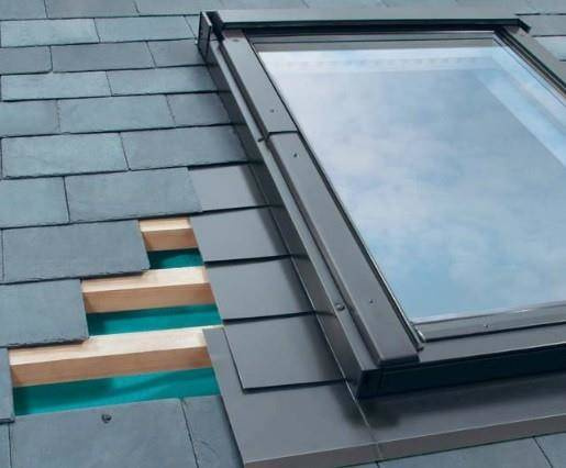 Kołnierz do okna dachowego Fakro KLV-3-T RAL 7022 78x206 kombi moduł skrajny prawy do pokryć łuskowych