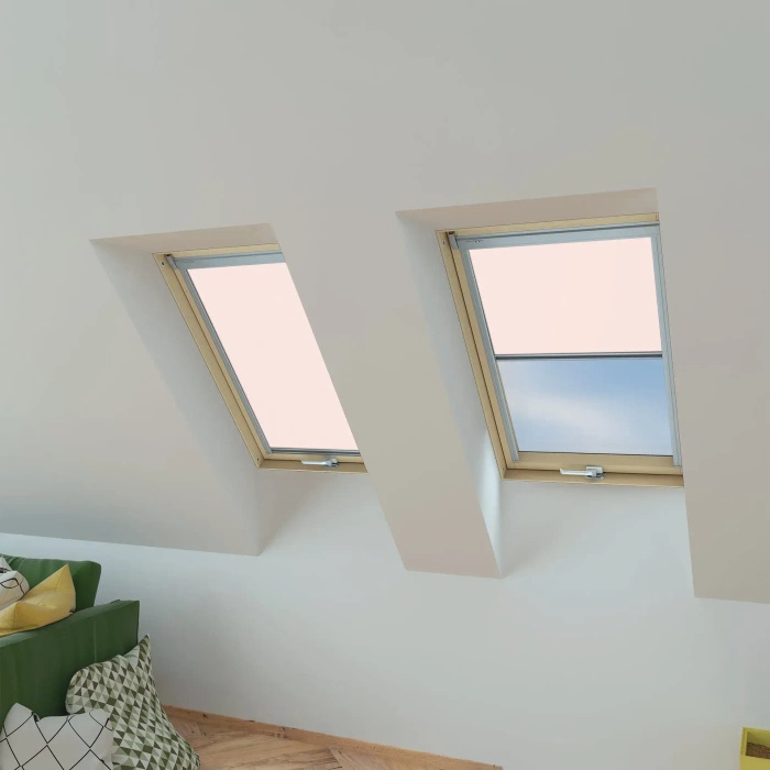 Roleta wewnętrzna do okna dachowego Fakro ARP Z-W/204 55x118 rozpraszająca elektryczna