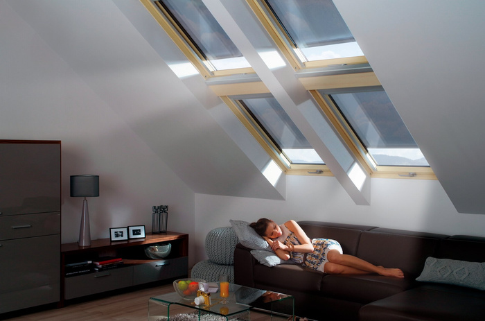 Markiza zewnętrzna do okna dachowego Fakro AMZ ZW Sol 089 RAL 7022 RC 114x140 solarna