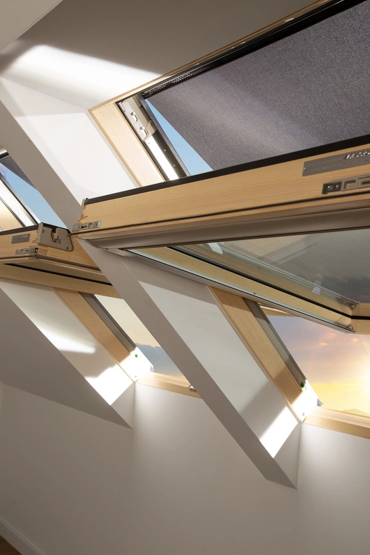 Markiza FAKRO AMZ KOMFORT 090 RAL 7016 94x78