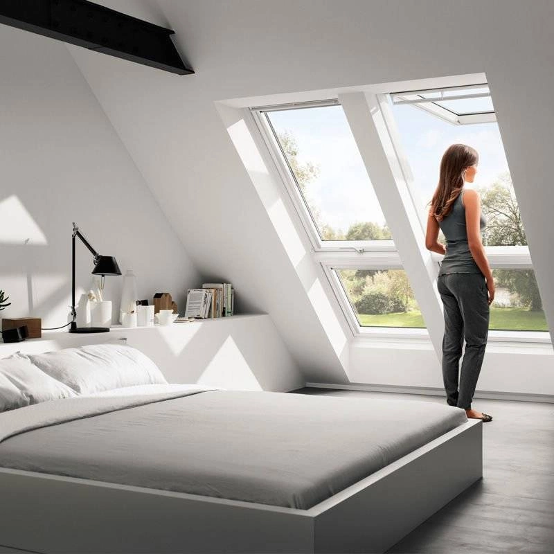 Okno dachowe VELUX GPU CK04 0066 55x98 3-szybowe drewniano-poliuretanowe