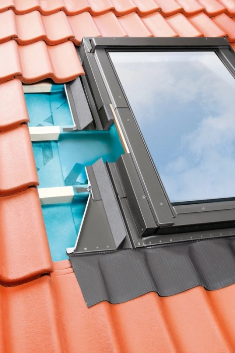 Zestaw okno dachowe FAKRO PTP-V U41 GBMX 78X140 3-szybowe + kołnierz EHV-AT RAL 7022