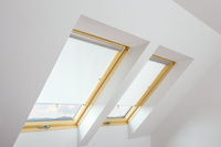 Roleta wewnętrzna do okna dachowego Fakro ARS/216 55x98 rozpraszająca manualna