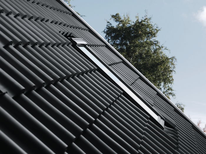 Kołnierz do okna dachowego Velux EDW CK06 2500 czarny  55x118 do pokryć wysokoprofilowanych