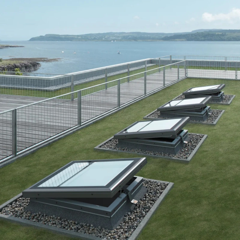 Okno do dachu płaskiego Rooflite+ FRE B600 120x120 3-szybowe elektryczne