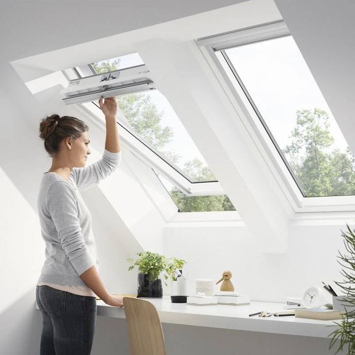 Okno dachowe Velux GLU SK08 0051 RAL 7043 114x140 2-szybowe drewniano-poliuretanowe