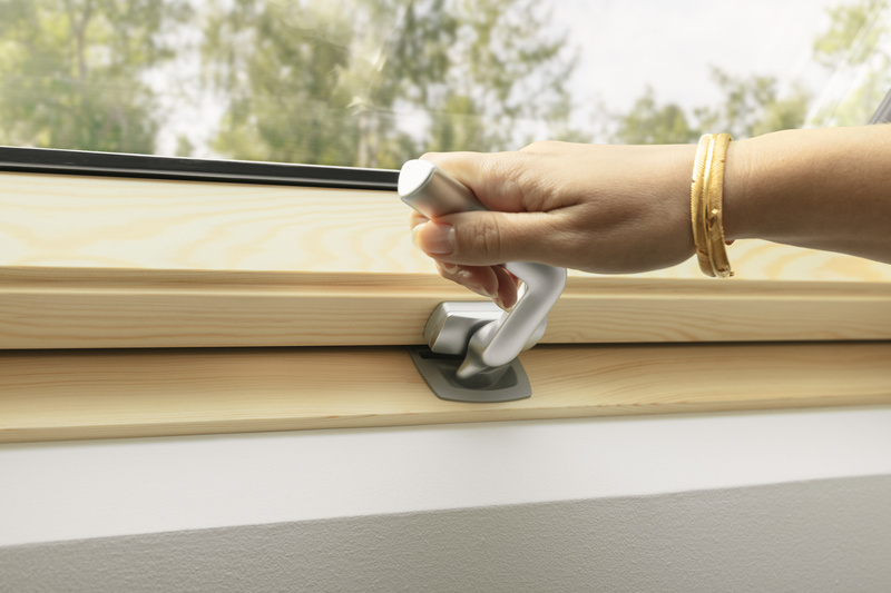 Okno dachowe Velux GLL MK08 1064B RAL 7043 78x140 3-szybowe drewniane