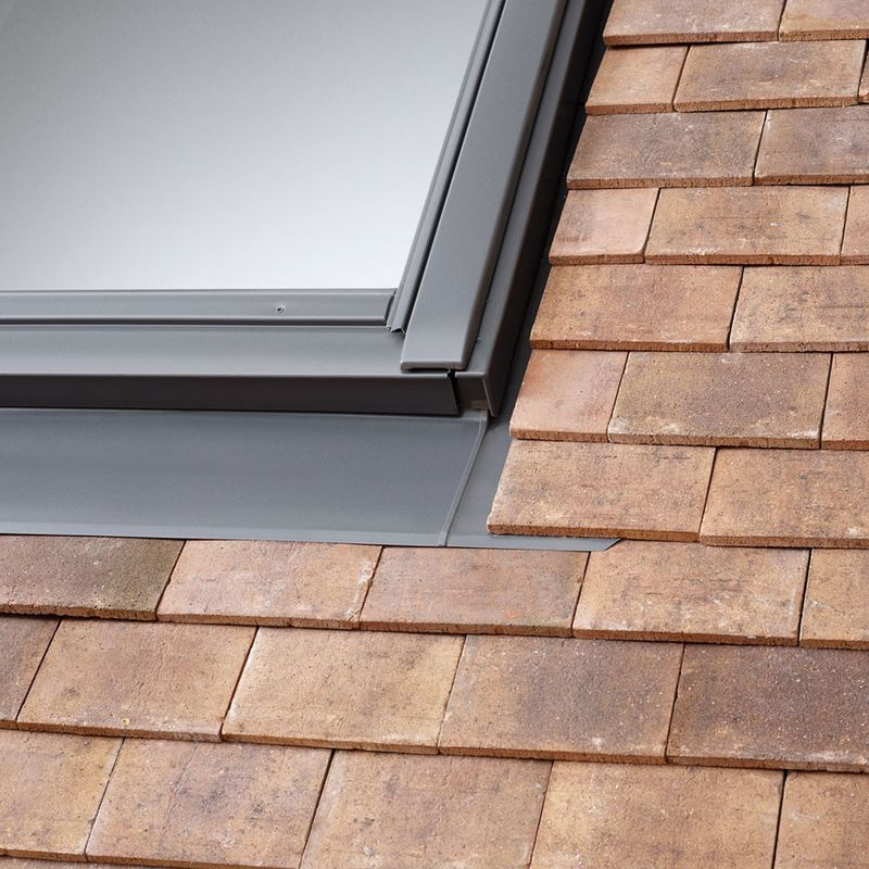 Kołnierz z BFX do okna dachowego Velux EDP FK08 1000 RAL 7043  66x140 do dachówek o grubości do 14 mm