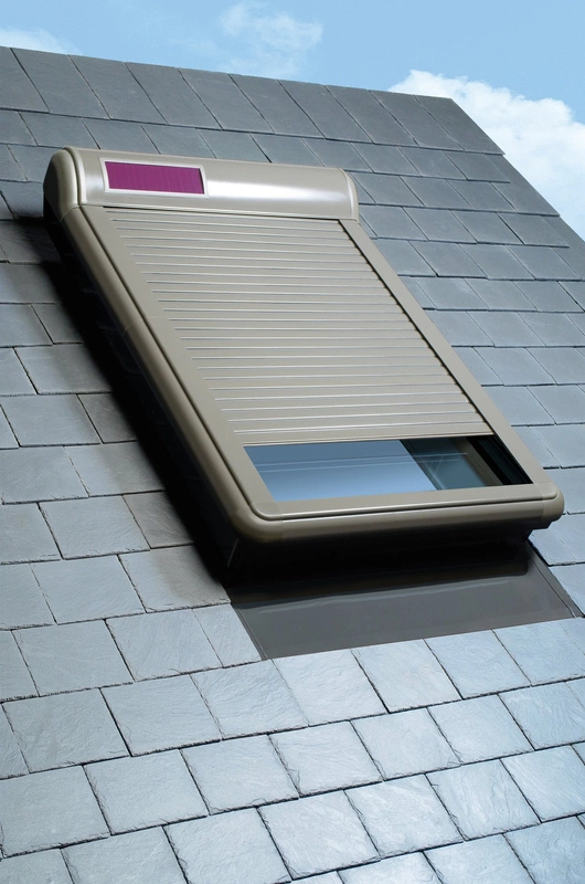 Roleta zewnętrzna do okna dachowego Fakro ARZ ZW Sol 107 RC 94x118 solarna
