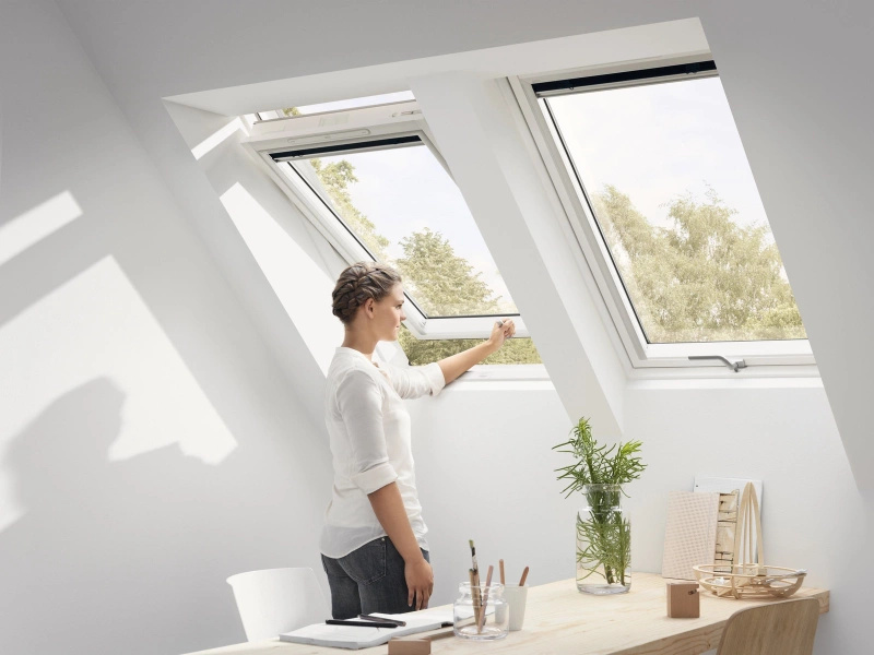 Okno dachowe Velux GLU PK08 0061B RAL 7043  94x140 3-szybowe drewniano-poliuretanowe