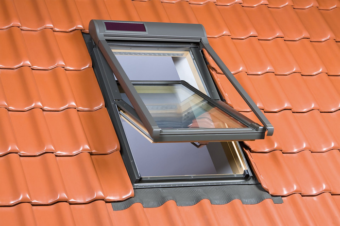 Markiza zewnętrzna do okna dachowego Fakro AMZ SOL/090 RAL 7022 94x180 solarna
