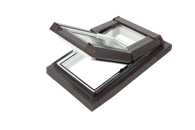 Okno dachowe SKYFENS Skylight 66x118 białe PVC oblachowanie brązowe